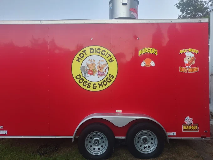 The Hot Diggity Dogs and Hogs red food trailer